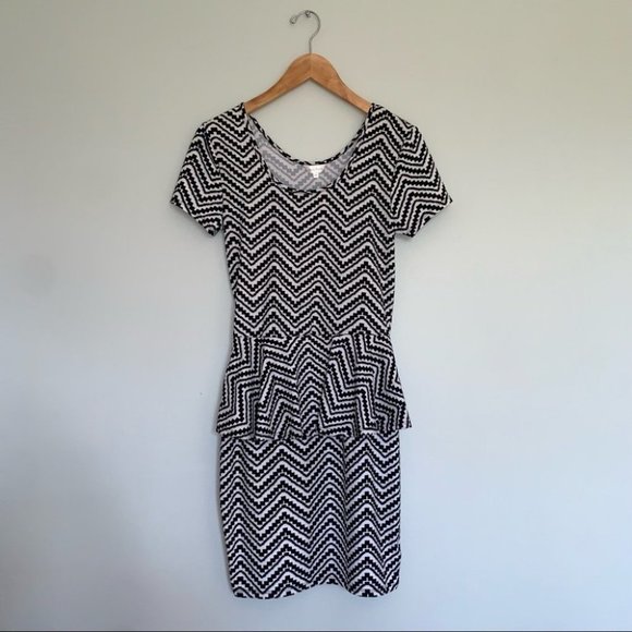 Stella Tweed Peplum Dress Size‎ Medium Black & White Chevron Short  Sleeve - Picture 2 of 7